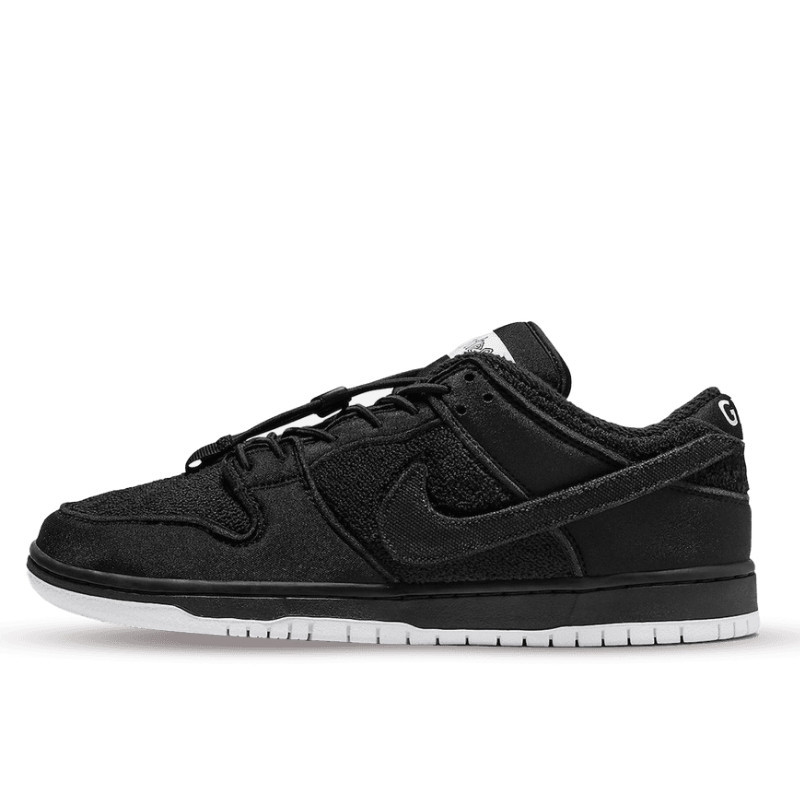 Nike SB Dunk Low Gnarhunters - 1