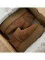 Tag un(e) ami(e) qui doit absolument craquer pour cette paire ???????? :             @kasspalmas     ???? : UGG Classic Ultra Mi